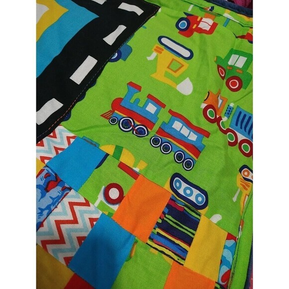 Dino Vroom Vroom Car Race Themed Boys Lightweight Quilt. Size 36" X 46" - Picture 9 of 10